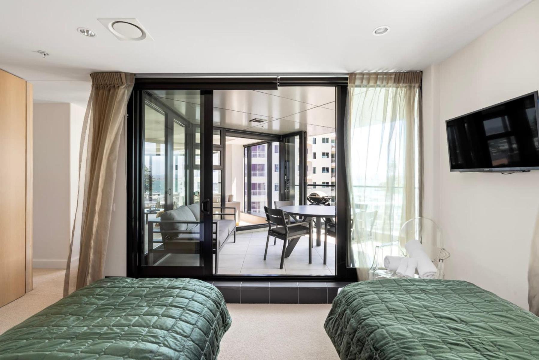 Luxury Ocean & Harbour Views - Heated Pool, Main Beach & Gym Mount Maunganui Eksteriør bilde