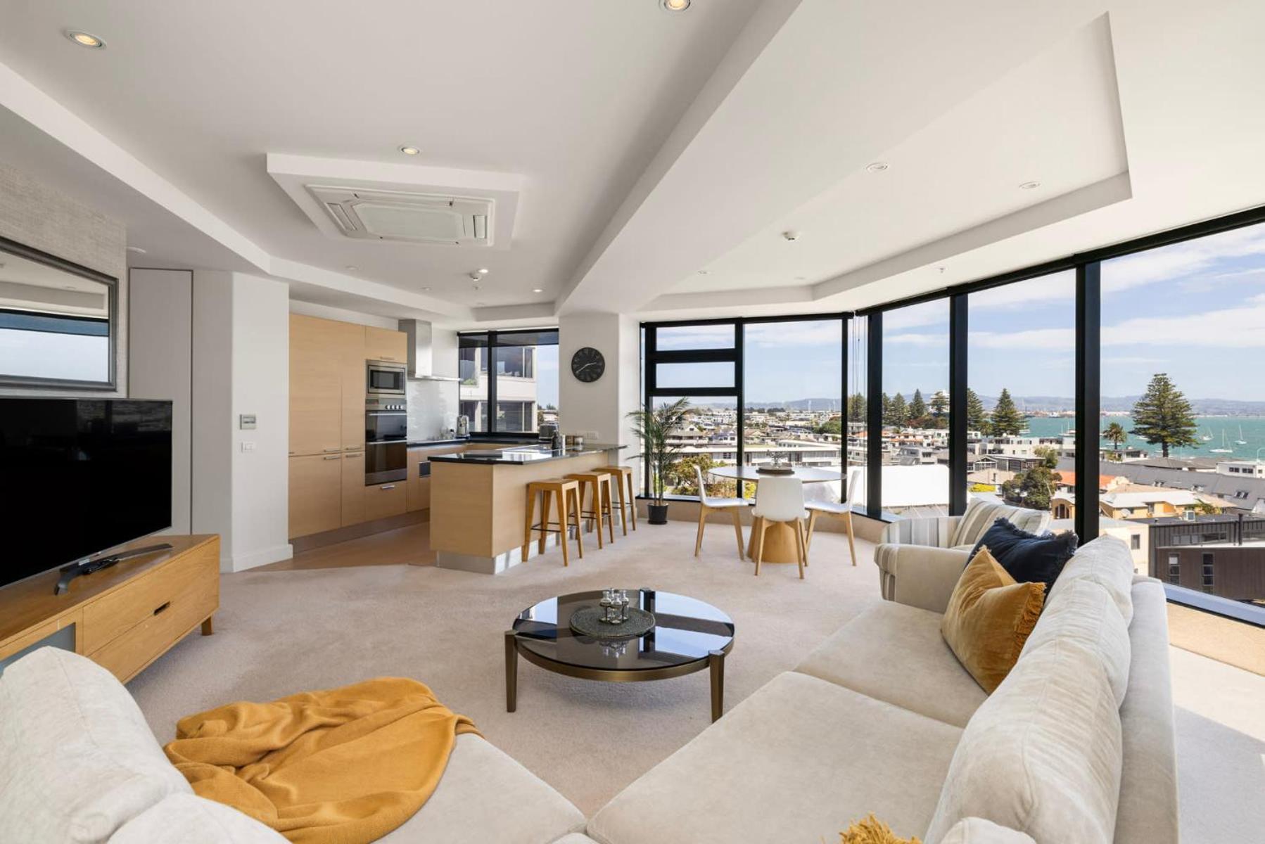 Luxury Ocean & Harbour Views - Heated Pool, Main Beach & Gym Mount Maunganui Eksteriør bilde